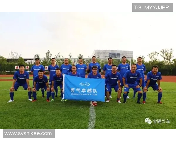 西安足球队团队协作能力显著提升创新高引发广泛关注与赞誉 西安足球队团队协作能力显著提升创新高引发广泛关注与赞誉